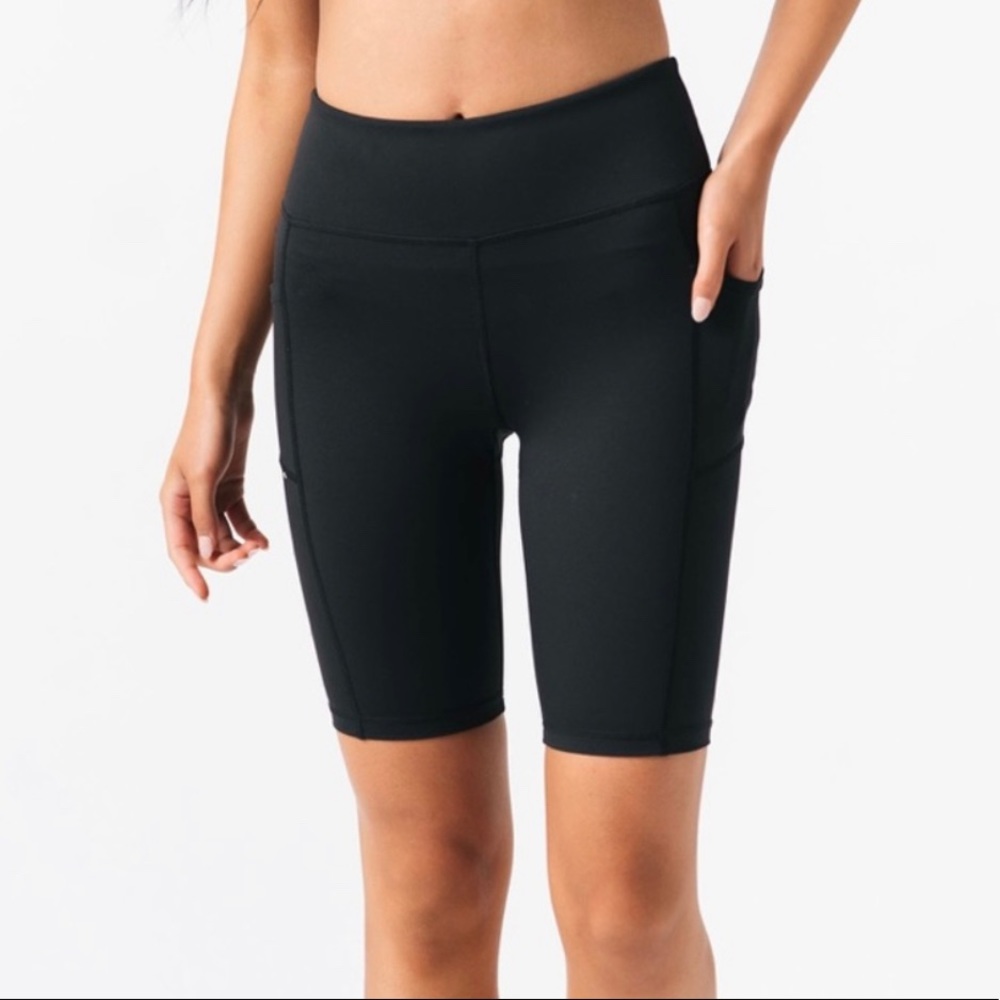 Black Light n Tight Pocket Hustle Shorts 8"